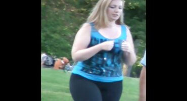 കറുത്ത അടിവസ്ത്രത്തിൽ ബൌണുനേറ്റ സെ ഫാറ്റോ ആ മനുഷ്യന് ഒരു ബ്ളോഗ് നൽകി, അതിനുശേഷം അവർ 69 - ാ ം സ്ഥാനത്ത് ലൈംഗികബന്ധത്തിൽ ഏർപ്പെട്ടു, തുടർന്ന് അവളെ കഴുതയിൽ കിടത്തി.