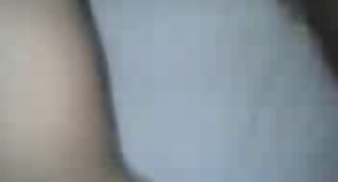 കാമുകൻ അവളുടെ പുസിയെ ചുണ്ടുകളിൽ ഉരച്ചു നന്നായി കിടക്കയിൽ നഗ്നനാക്കി