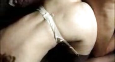 രണ്ട് വികാരാധീനനായ പിഗല്ലെ ഫാലസിൽ ചാടുന്ന തിരിവുകൾ എടുക്കുന്നു