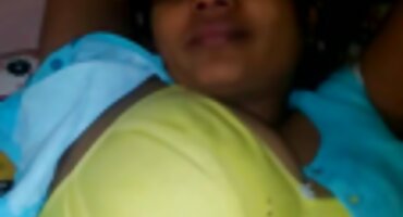 നീണ്ട വടി ഉള്ള എബോണി ഒരു വെളുത്ത യോനിയിൽ പ്രവേശിക്കുന്നു