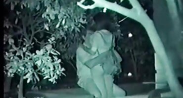 ഒരു വലിയ ഫാലസ് ഉപയോഗിച്ച് അനൽ മുഷ്ടിചുരുട്ടി തയ്യാറാക്കിയ സ്ലട്ട്