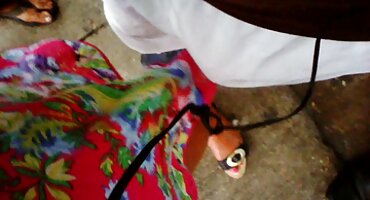 കാസ്റ്റിംഗ് സമയത്ത് മേശപ്പുറത്ത് ഒരു അച്യുതാനന്ദനുമായി അനൽ ഫക്ക്