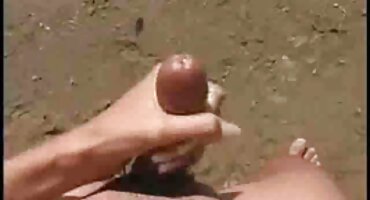 സ്കിൻ റാൻ റാനെറ്റ് ഒരു ഡാഷിംഗ് പശുവിനെ പോലെ ഒരു നീണ്ട കോഴിയെ സവാരി ചെയ്യുന്നു