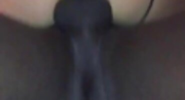 കറുപ്പ് വെളുത്ത കാമുകൻ ഡോഗി സ്റ്റൈൽ ഇടുന്നു സൌമ്യമായി അത് സമനിരപ്പുണ്ടാക്കുക