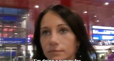 പെൺകുട്ടി കോച്ചിന്റെ കോഴി കുടിച്ചു ജിമ്മിൽ അവനെ നശിപ്പിച്ചു