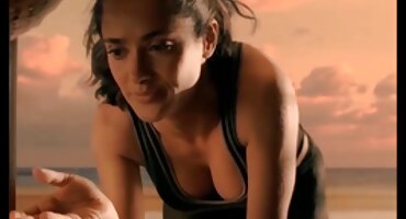 പുരുഷന്മാർ കൈകഴുകി പെൺകുട്ടി ആധിപത്യം അവളുടെ