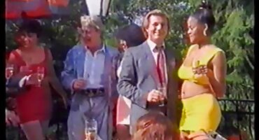 സെക്സിൽ ഒരു ബ്രൌണിൽ നിന്ന് ഓറൽ സെക്സ് അവസാനിക്കുന്നു