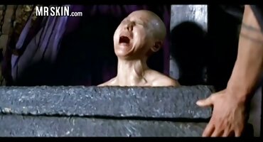 ചുവന്ന മുടിയുള്ള വേശ്യ വേഗം കാമുകിയെ വശീകരിച്ച് അവളുടെ മുടിയിഴകൾ നക്കി