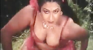 സ്കിൻ റഗാസ പെൺകുട്ടി അവളുടെ തൃപ്തിയില്ലാത്ത കാമുകൻ ഹാർഡ് സെക്സ് സ്നേഹിക്കുന്നു