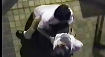 യുവ പോളിഷ് ഒരു അപരിചിതനുമായി ഹാർഡ് ഫക്ക് സമ്മതിച്ചു