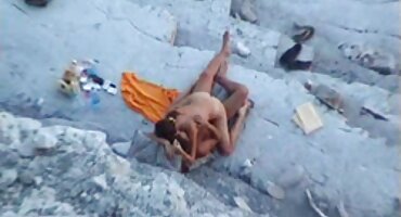 അവളുടെ പ്രിയപ്പെട്ട സെക്സ് ടോയ് ഉപയോഗിച്ച് സ്വയംഭോഗത്തിൽ നിന്ന് ബ്ലൊഗ് കമ്മലുകൾ