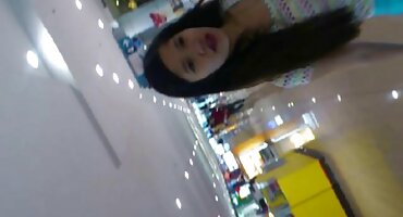 യോനിയിൽ വലിയ കോഴിയിൽ നിന്ന് ചെറിയ പാൽ കുമ്മായം കൊണ്ട് ബ്ലാൻഡ്