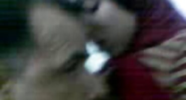 ഒരു സുഹൃത്തിനൊപ്പം ജോലി ചെയ്യാൻ പെൺകുട്ടി ഒരു ഇടവേള എടുത്തു