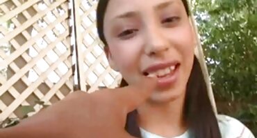 ഡോഗ് പൊസിഷനി സ്റ്റാൻഡിംഗ് ശേഷം റെഡ്ഹെഡ് സ്ലട്ട്