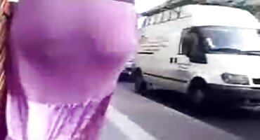 നല്ല കൊഴുപ്പ് കോഴിയുമായി അധ്യാപകൻ സ്കൂൾകുട്ടിയുടെ കഴുത