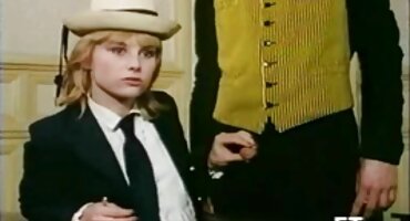 സ്ലിം ബ്ലൊംദെ വഴി സുന്ദരിയായ സ്ത്രീ