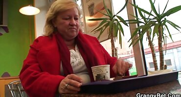 റഷ്യൻ ലെസ്ബിയൻസ് പതുക്കെ കട്ടിംഗ് പോസ് ലെ പുസ്സി നക്കി