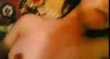 സുന്ദരിയായ പെൺകുട്ടി മുഷിഞ്ഞ ടോയ് പെനെ