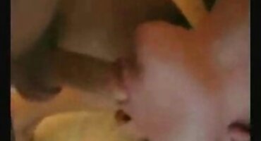 ലെസ്ബിയൻസ് നക്കി അവരുടെ മനോഹരമായ പുഷ്പങ്ങൾ കൊണ്ട് പരസ്പരം രതിമൂർച്ഛ