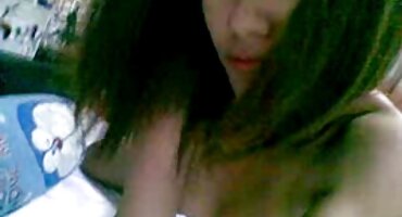 ടാറ്റൂ ചെയ്ത ഡ്യൂഡ് കിടക്കയിൽ ഡോഗി സ്റ്റൈൽ നാറി