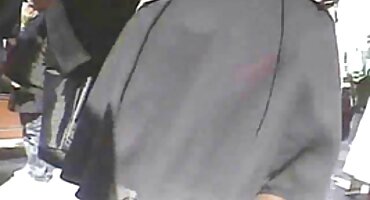 ഒരു പുരുഷന്റെ കോഴിക്കു വേണ്ടി രണ്ട് കാമുകിമാർ വെഡ്ജ് ചെയ്തു