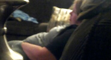 മോഡൽ അവളുടെ ധൂമ്രനൂൽ അടിവസ്ത്രം അഴിച്ചു ഏജന്റ് കോഴി പ്രെജ് ഇല്ലാതെ അവളുടെ യോനീ