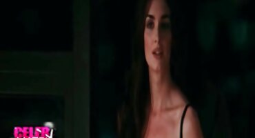 അവളുടെ സമനിരപ്പുണ്ടാക്കുന്ന ഒരു ആൺകുട്ടിയിൽ നിന്ന് കർവി നഗ്നചിത്രങ്ങൾ