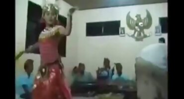 രണ്ട് റഷ്യൻ സ്വിംഗർ ദമ്പതികൾ ഗ്രൂപ്പ് സെക്സ്, പങ്കാളികൾ കൈമാറി