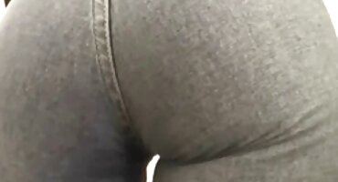 പെൺകുട്ടി ബോ ബോ ലെ നുണ