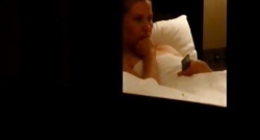 സ്റ്റോക്കിംഗിലെ സുന്ദരിയായ ഒരു പെൺകുട്ടി അയൽവാസിയുടെ കോഴിയെ വായിൽ എടുത്തു അവനെ നശിപ്പിച്ചു