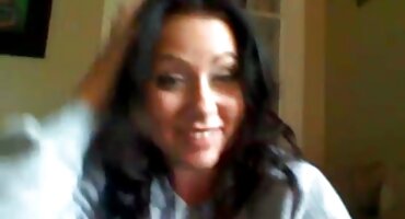 സ്റ്റോക്കിങ്സിലെ ചിക്കൻ ആസ്വദിക്കുന്നു ഓറൽ സെക്സും മാച്ചോയും